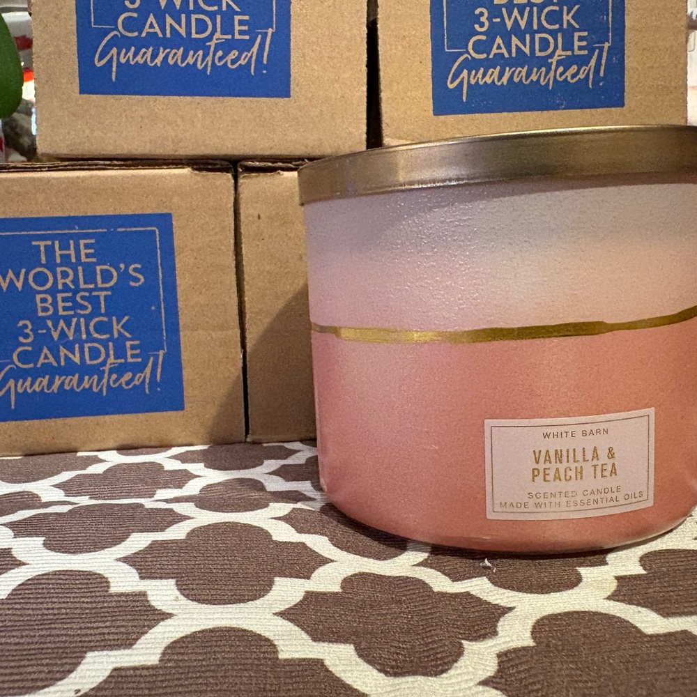 White Barn Vanilla & Peach Tea 3-Wick Candle - Soft Pink